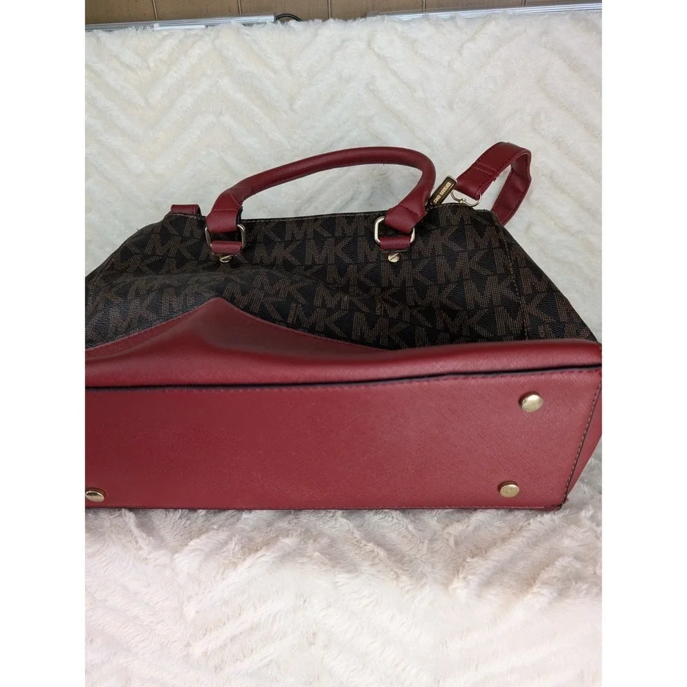 Michael Kors SUTTON MEDIUM SIGNATURE SATCHEL Brown And Gold with hand bag